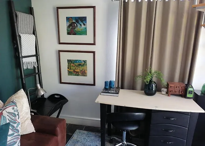 The Lookout Loft, Stroll To Town, Loadshedding Friendly.