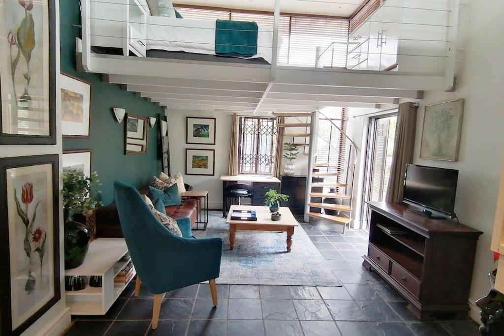 The Lookout Loft, Stroll To Town, Loadshedding Friendly. Stellenbosch
