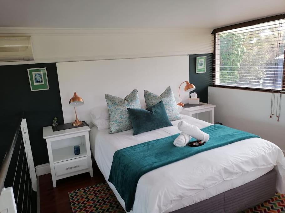 Apartment The Lookout Loft, Stroll To Town, Loadshedding Friendly. *