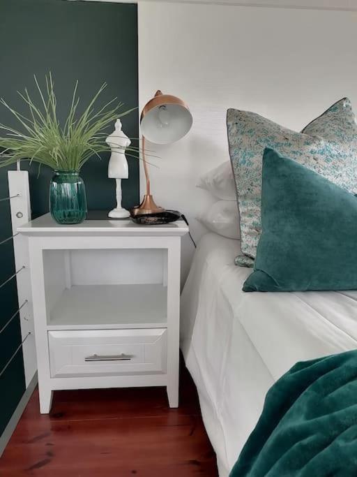 The Lookout Loft, Stroll To Town, Loadshedding Friendly. * Stellenbosch