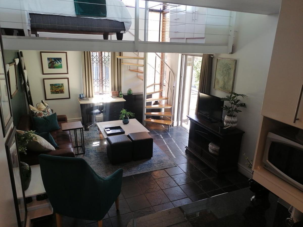 Apartment The Lookout Loft, Stroll To Town, Loadshedding Friendly.