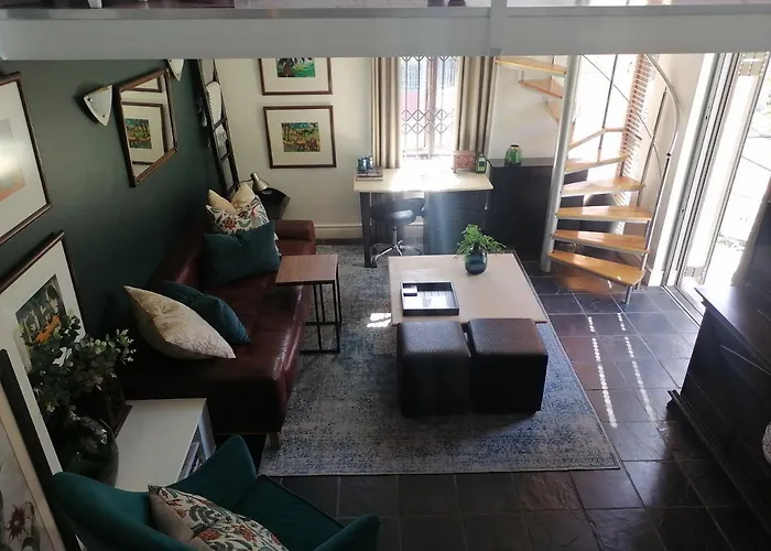 The Lookout Loft, Stroll To Town, Loadshedding Friendly.