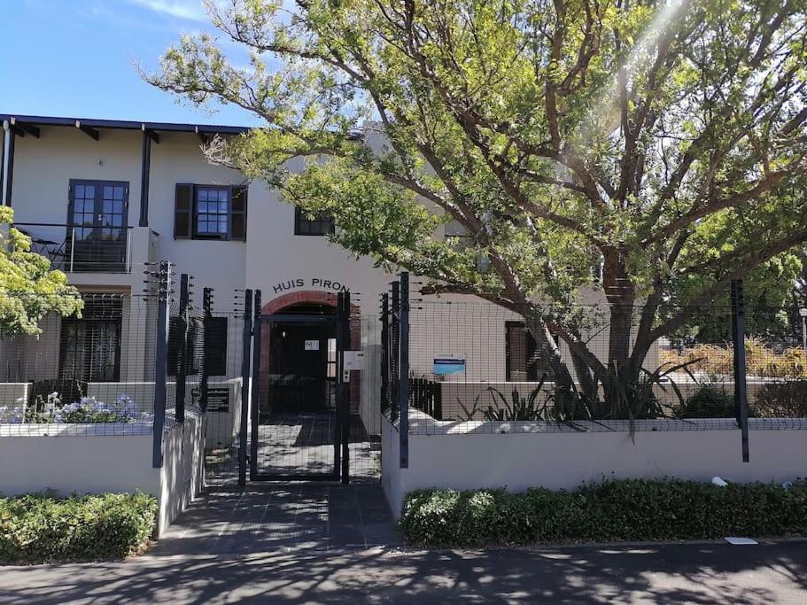 Apartment The Lookout Loft, Stroll To Town, Loadshedding Friendly.