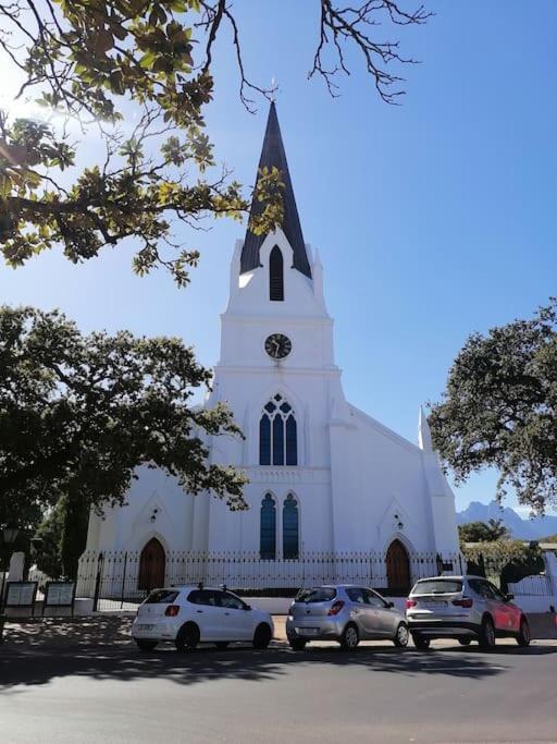 Apartment The Lookout Loft, Stroll To Town, Loadshedding Friendly. Stellenbosch